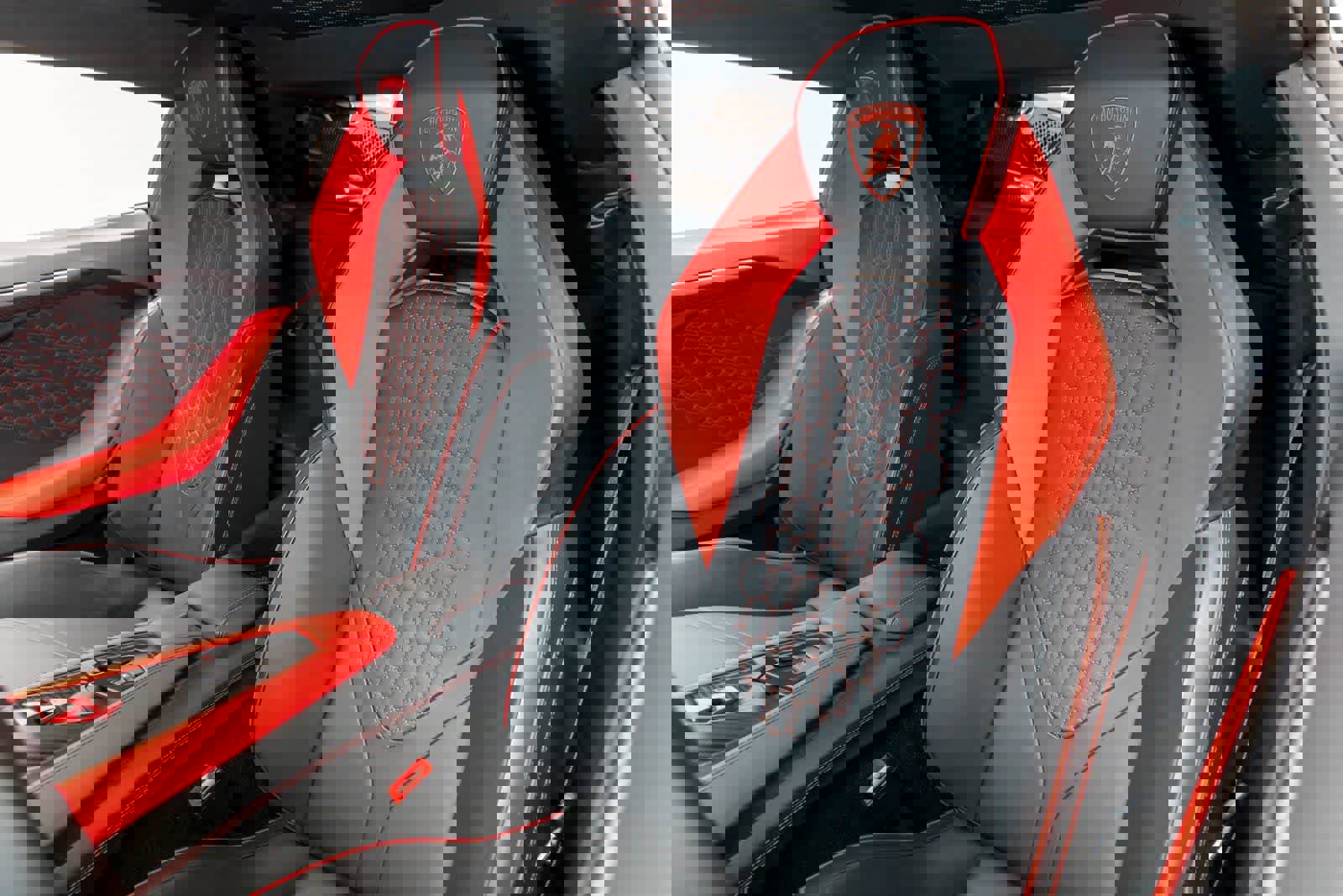 Used 2024 Lamborghini Revuelto image 12