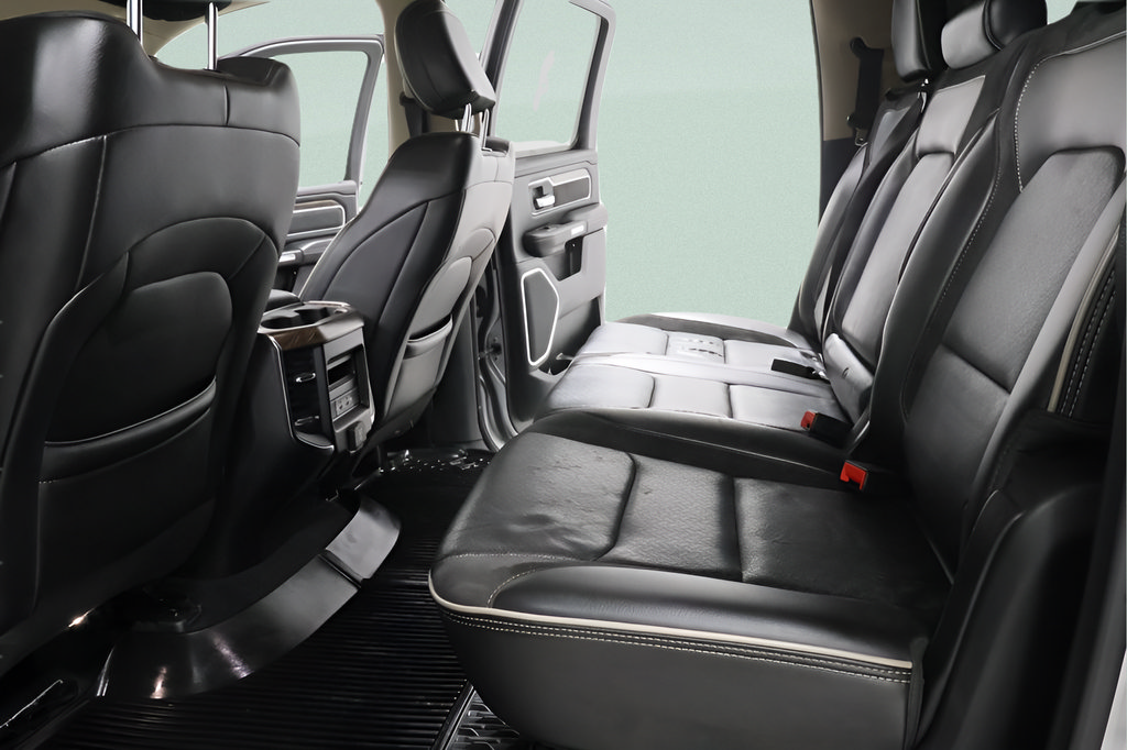 Used 2019 RAM 1500 Laramie AWD/4WD image 26