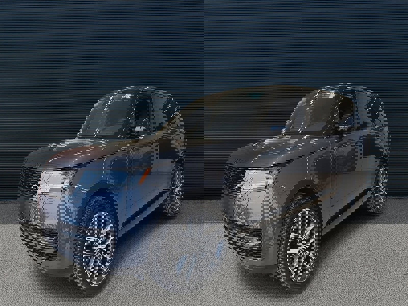 New 2025 Land Rover Range Rover SE