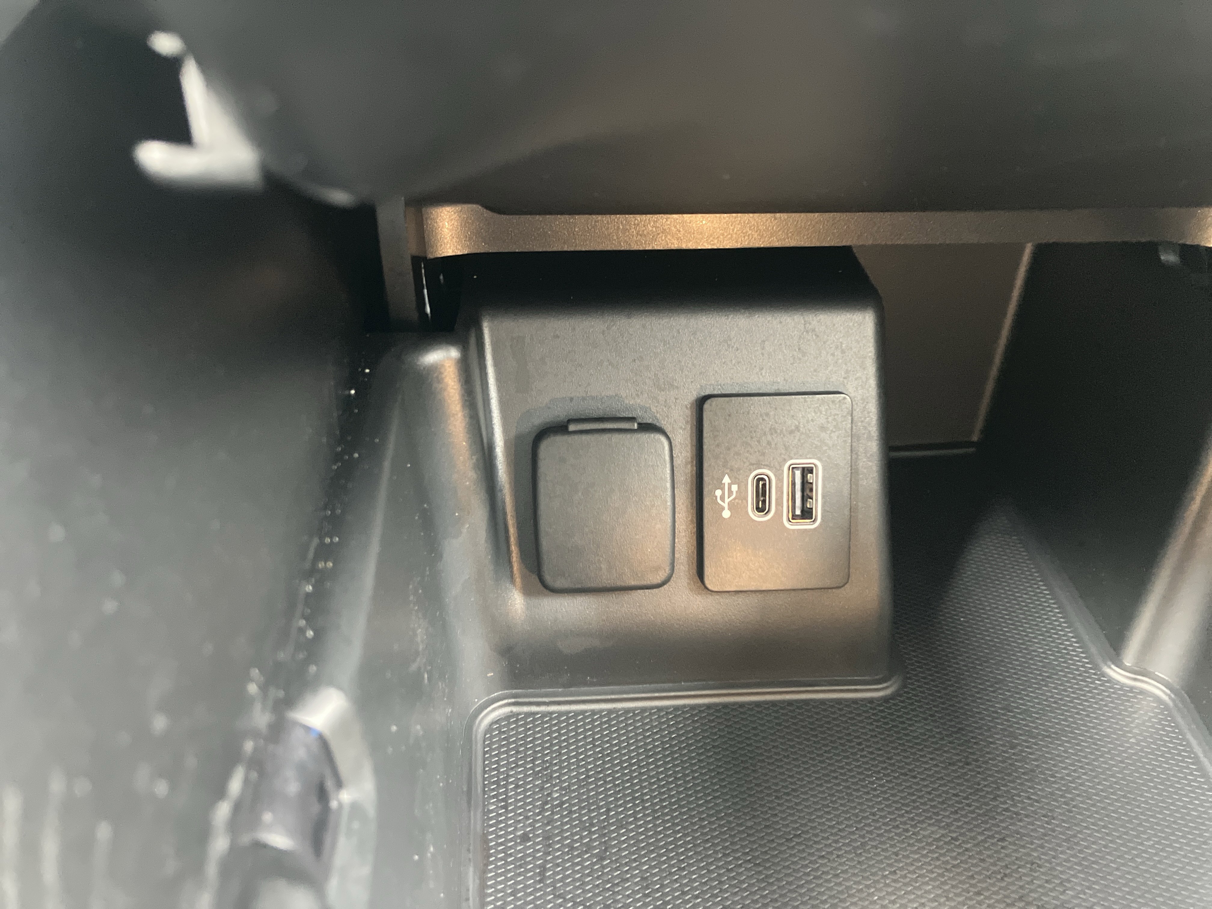 Used 2025 Ford Explorer Active image 33