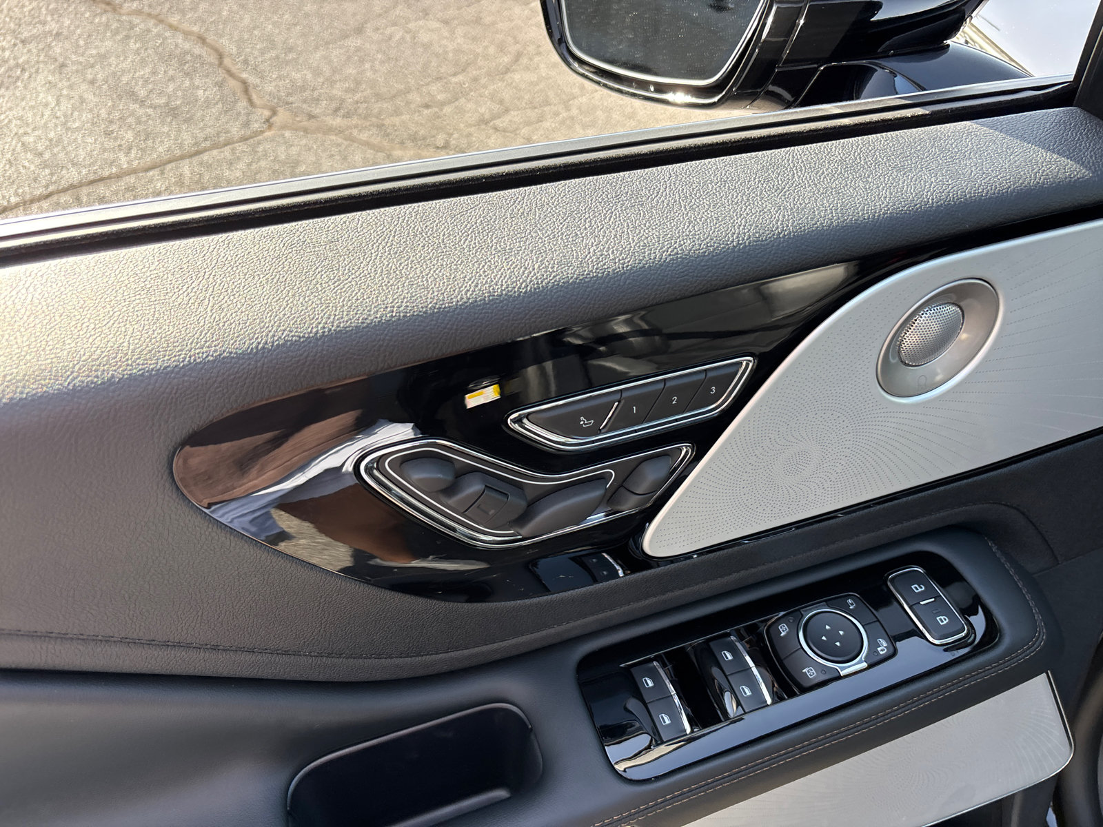 New 2026 Lincoln Aviator Reserve AWD/4WD image 12