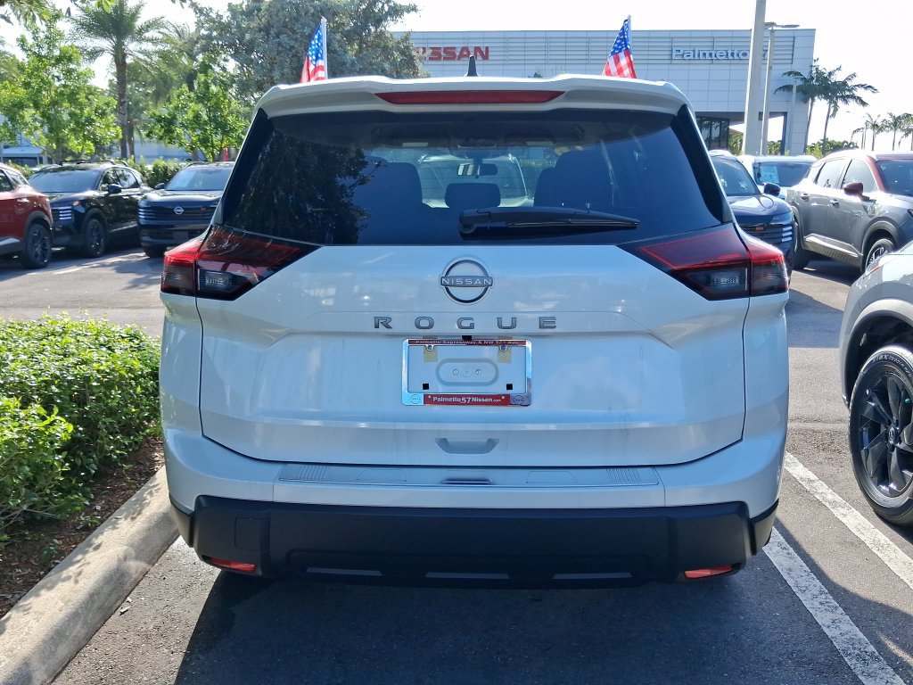 Certified 2026 Nissan Rogue SV FWD image 4
