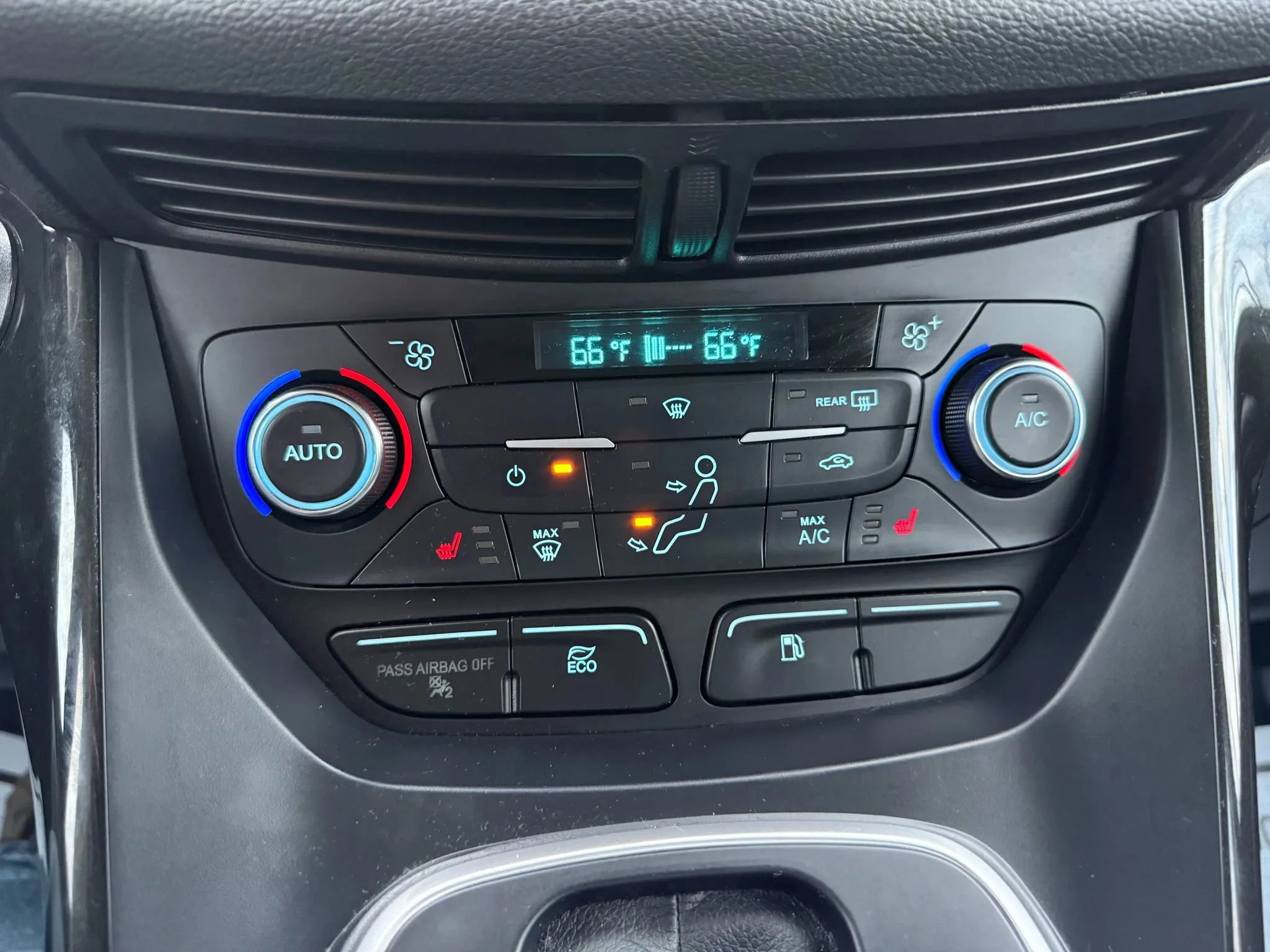 Used 2017 Ford C-MAX Titanium image 17