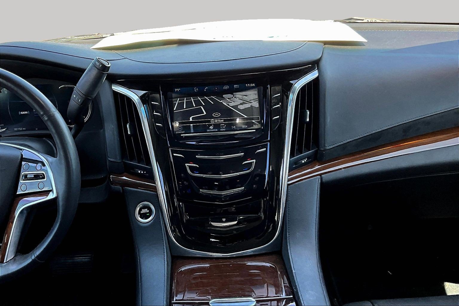 Used 2018 Cadillac Escalade Luxury AWD/4WD image 3