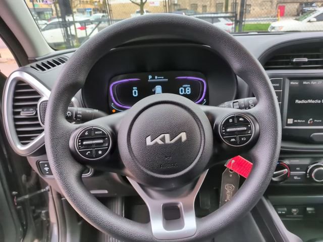 Used 2025 Kia Soul LX w/ LX Technology Package FWD image 19