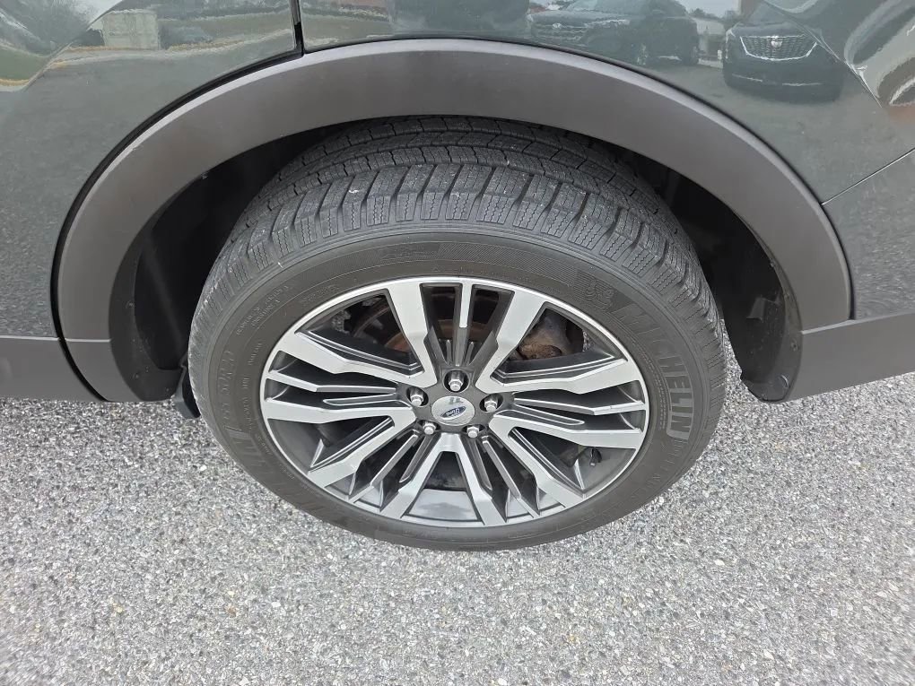 Used 2016 Ford Explorer Platinum image 30