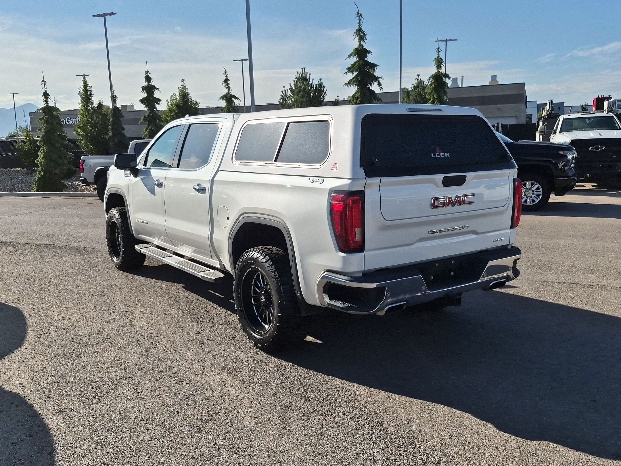 Used 2020 GMC Sierra 1500 SLT w/ SLT Convenience Package AWD/4WD image 5