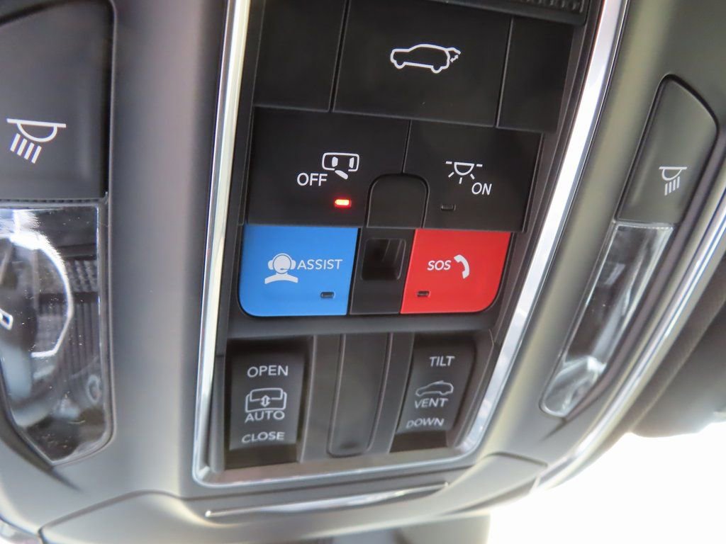 New 2025 Jeep Grand Cherokee Altitude image 13