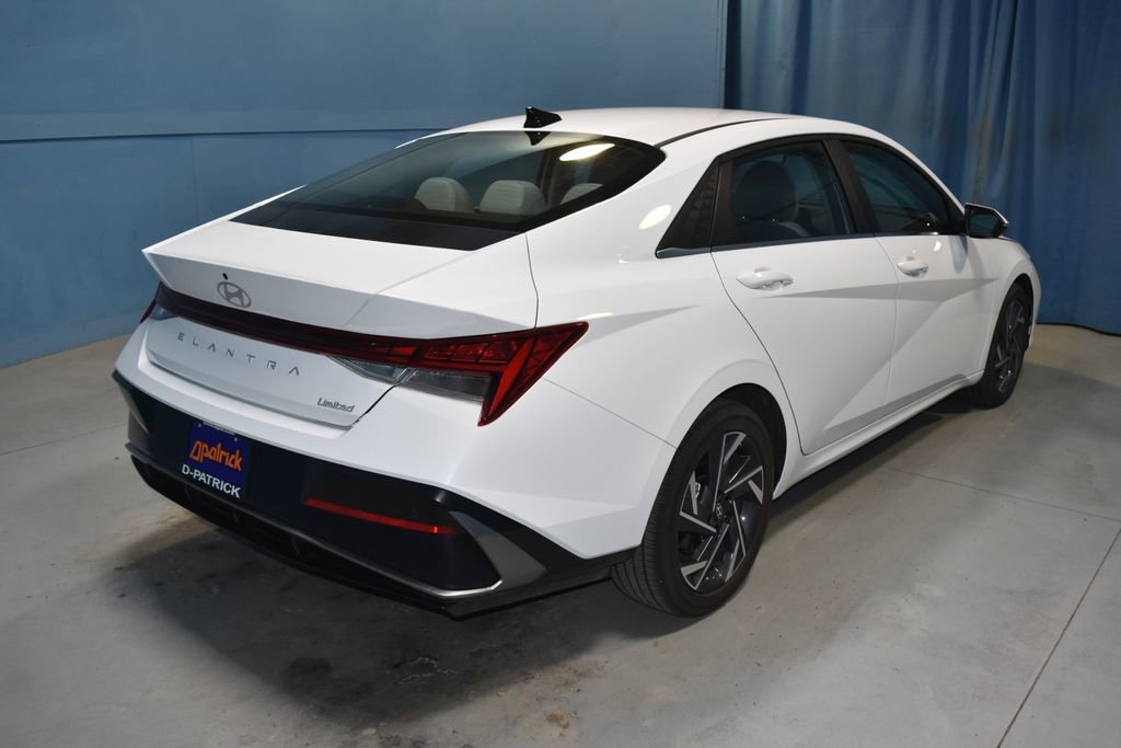 Used 2025 Hyundai Elantra Limited image 27