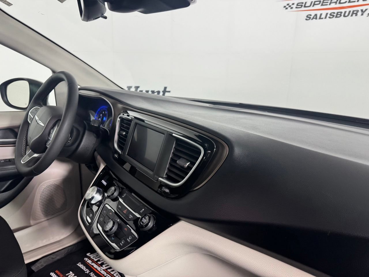 Used 2024 Chrysler Voyager LX FWD image 27