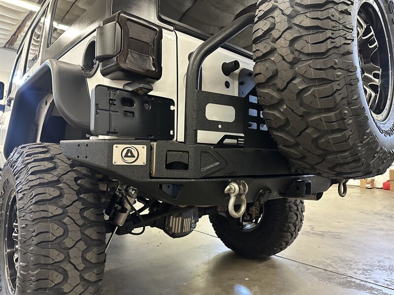 Used 2015 Jeep Wrangler Unlimited Rubicon w/ Connectivity Group AWD/4WD image 37