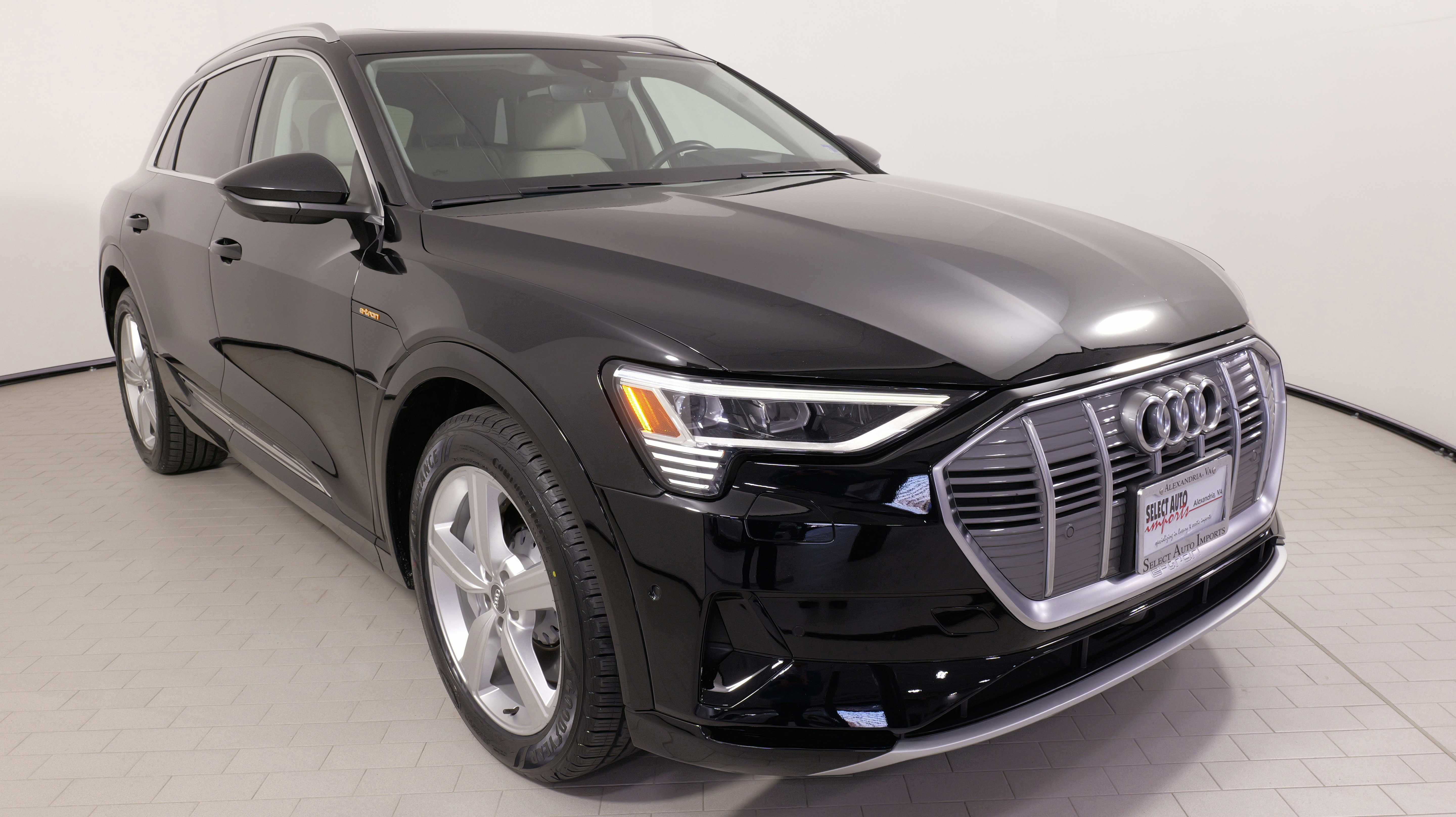 Used 2019 Audi e-tron Prestige w/ Prestige Package image 7