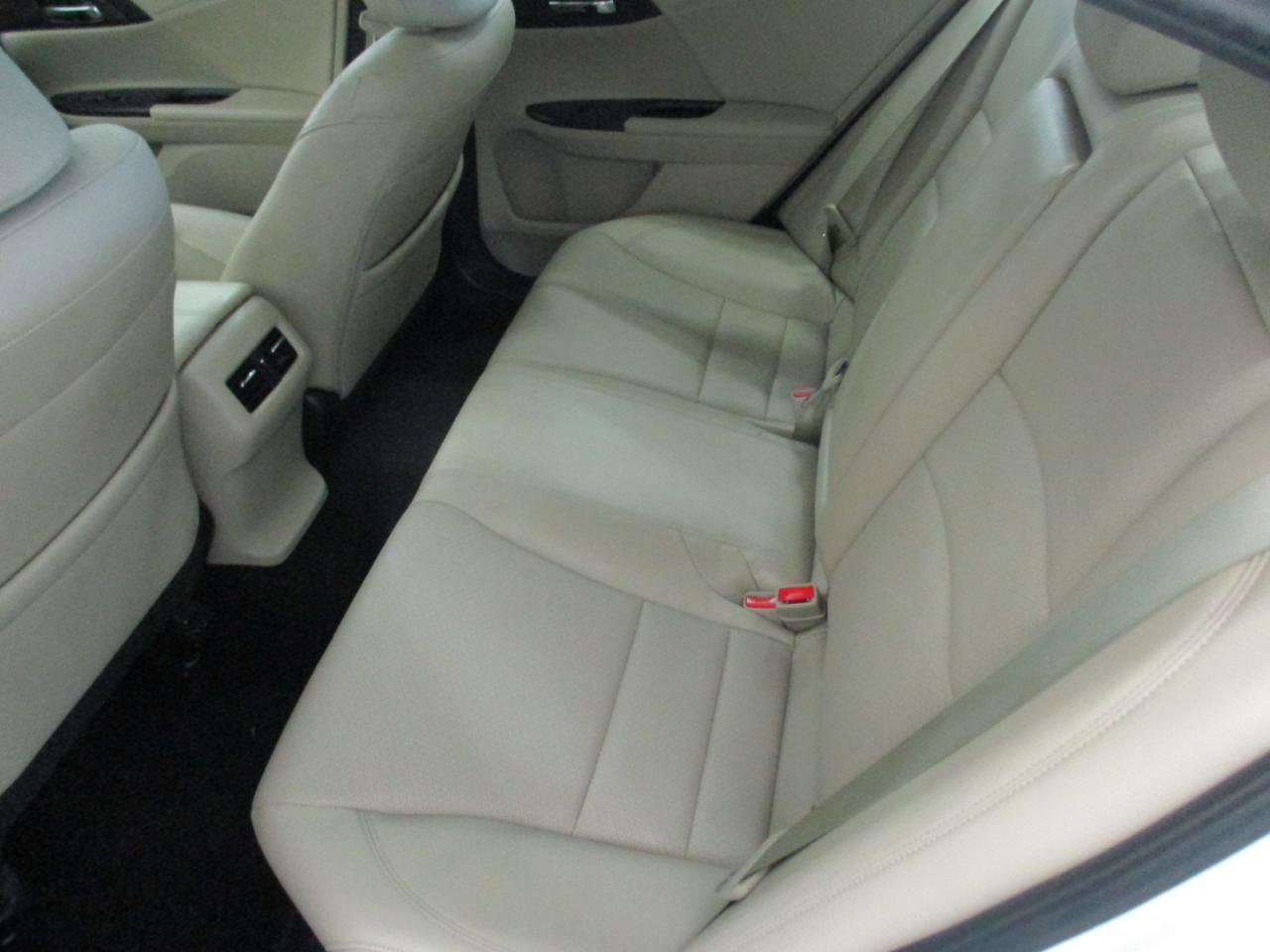 Used 2017 Honda Accord EX-L image 11