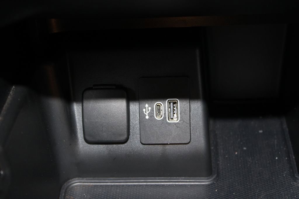 Used 2025 Ford Explorer Active image 33