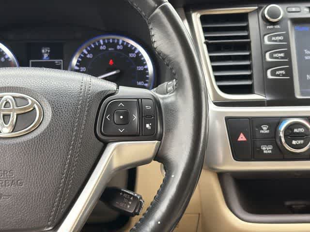 Used 2015 Toyota Highlander XLE AWD/4WD image 10