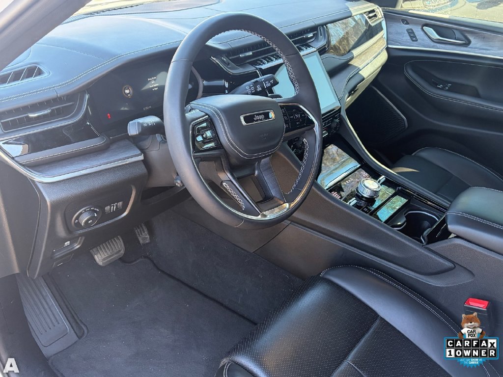 Used 2023 Jeep Grand Cherokee Overland w/ Luxury Tech Group IV AWD/4WD image 7