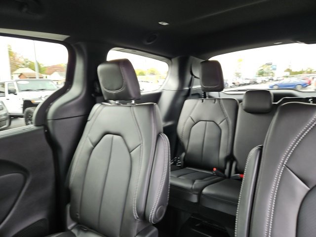New 2026 Chrysler Pacifica Select image 20