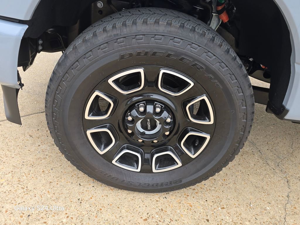 New 2026 Ford F250 Platinum w/ FX4 Off-Road Package AWD/4WD image 9
