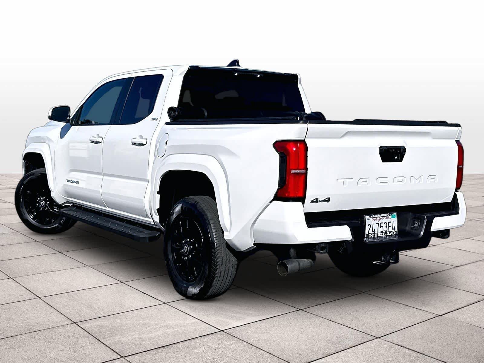 Used 2025 Toyota Tacoma SR5 AWD/4WD image 15