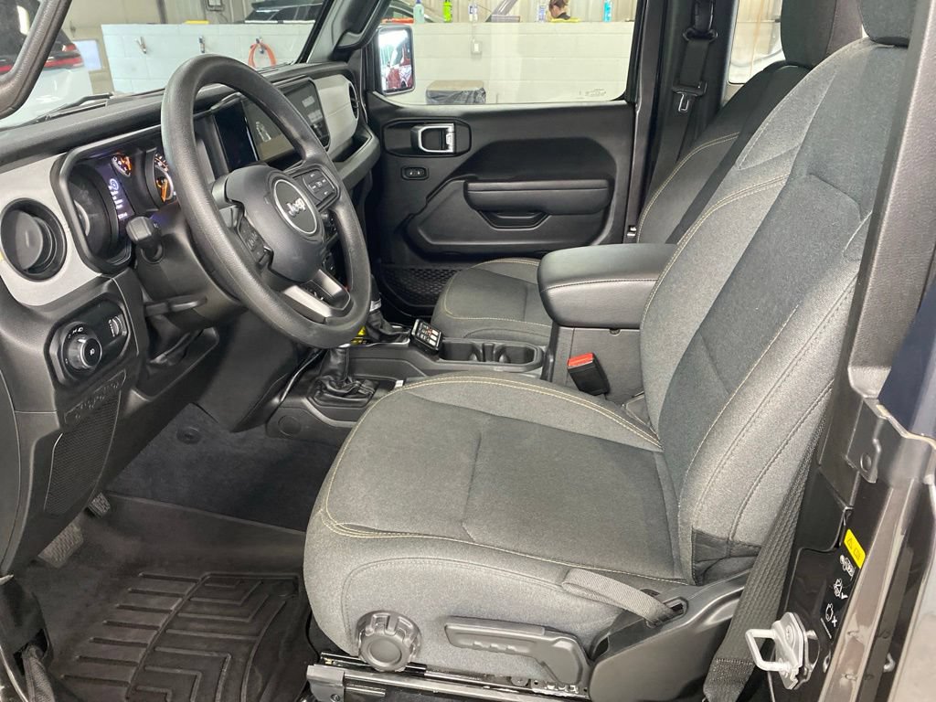 Used 2025 Jeep Wrangler Sport AWD/4WD image 15
