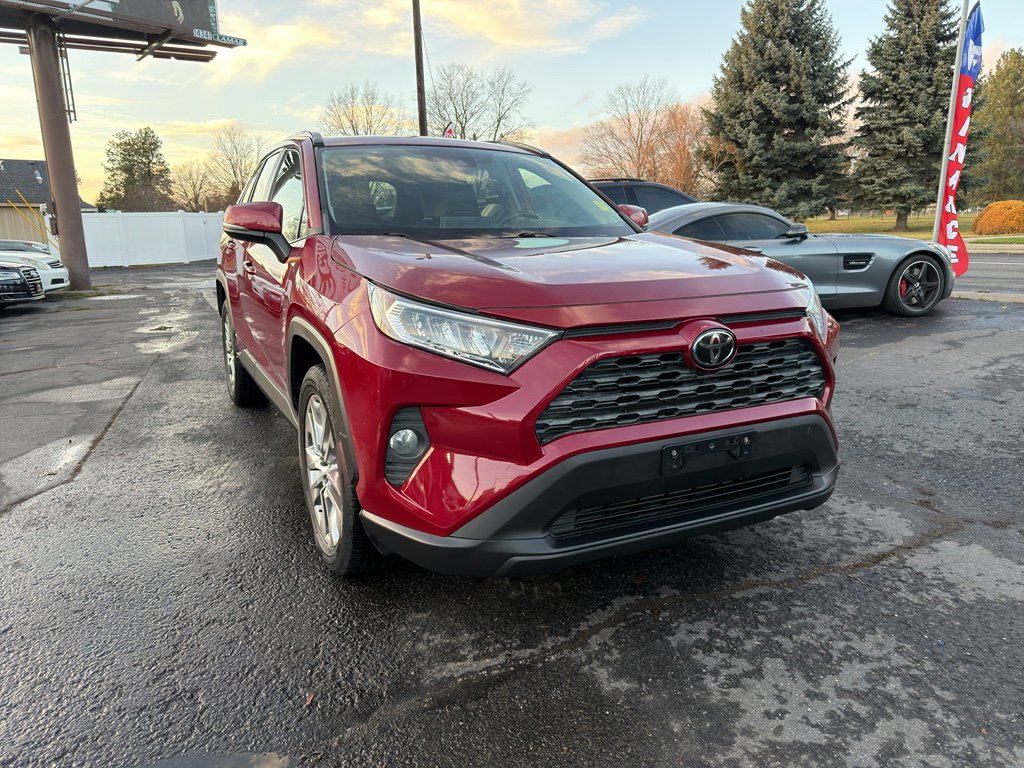 Used 2020 Toyota RAV4 XLE Premium image 8
