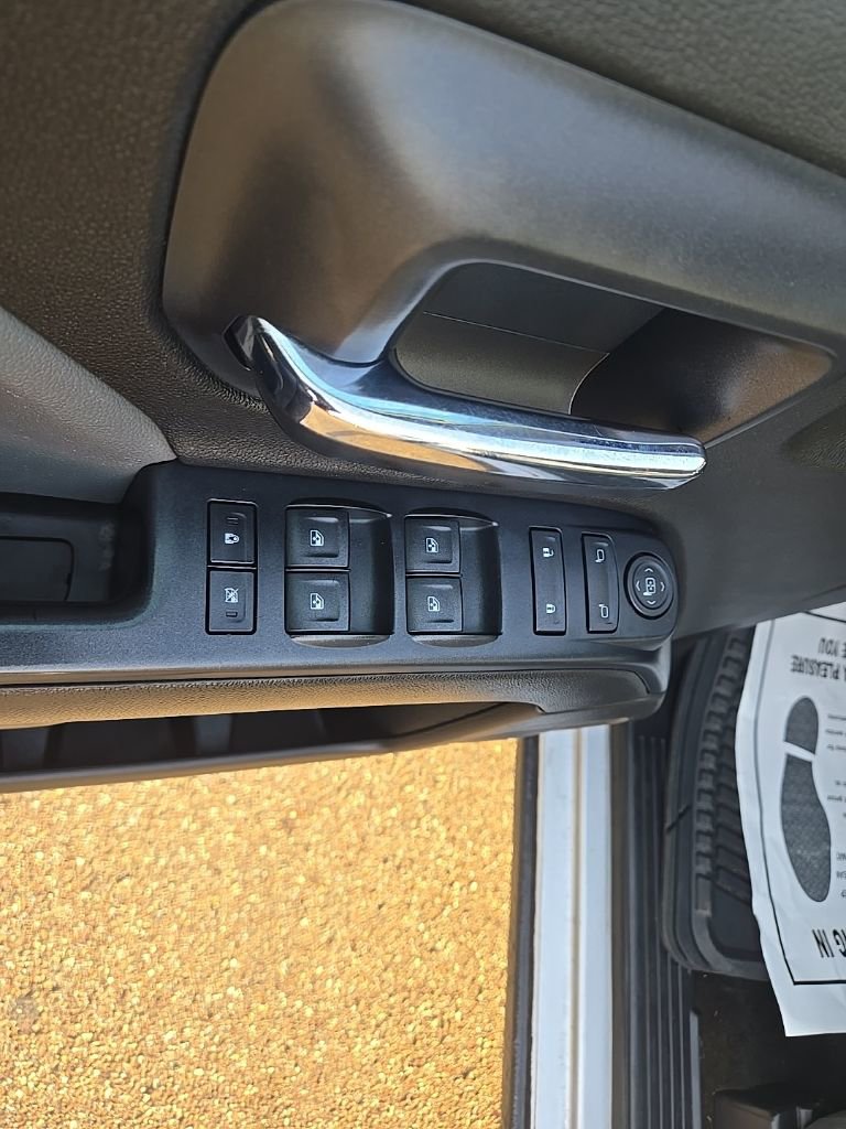 Used 2017 Chevrolet Silverado 1500 Custom w/ Custom Convenience Package image 11