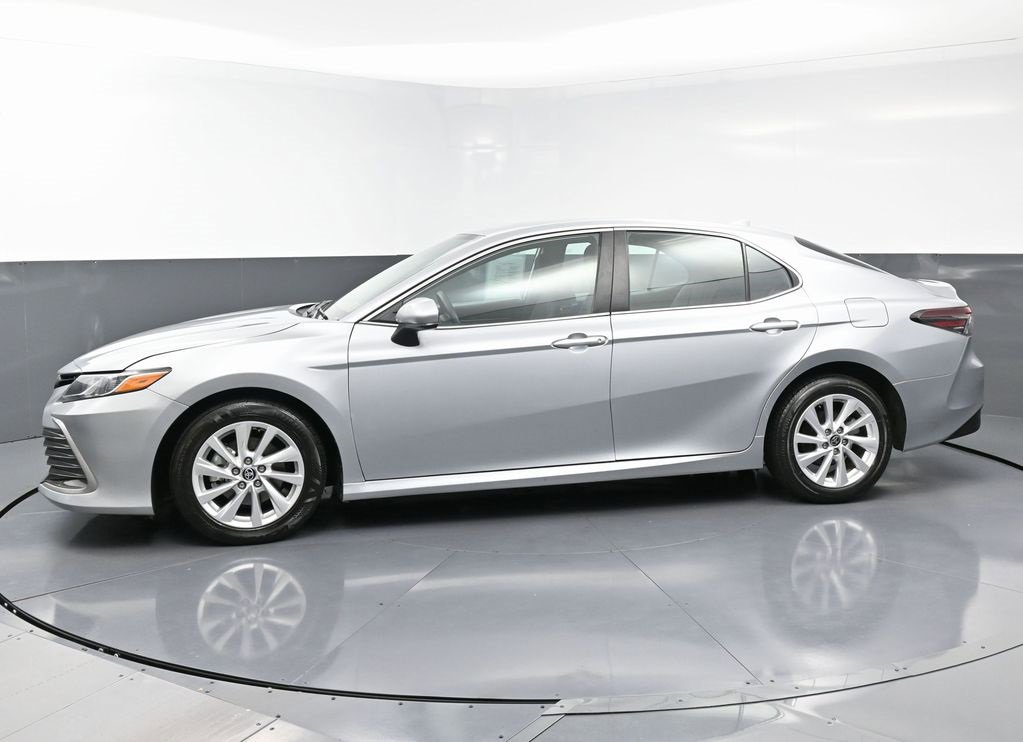 Used 2024 Toyota Camry LE image 6