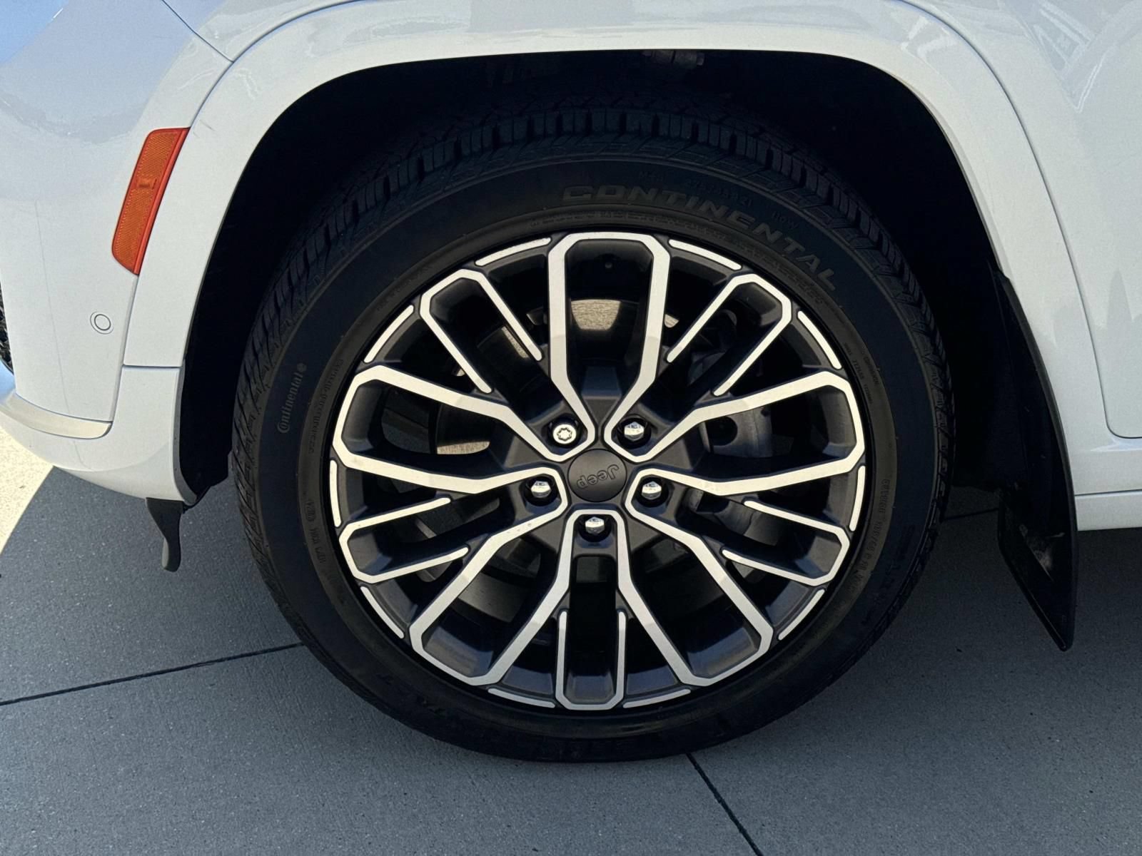 Used 2025 Jeep Grand Cherokee L Summit AWD/4WD image 4