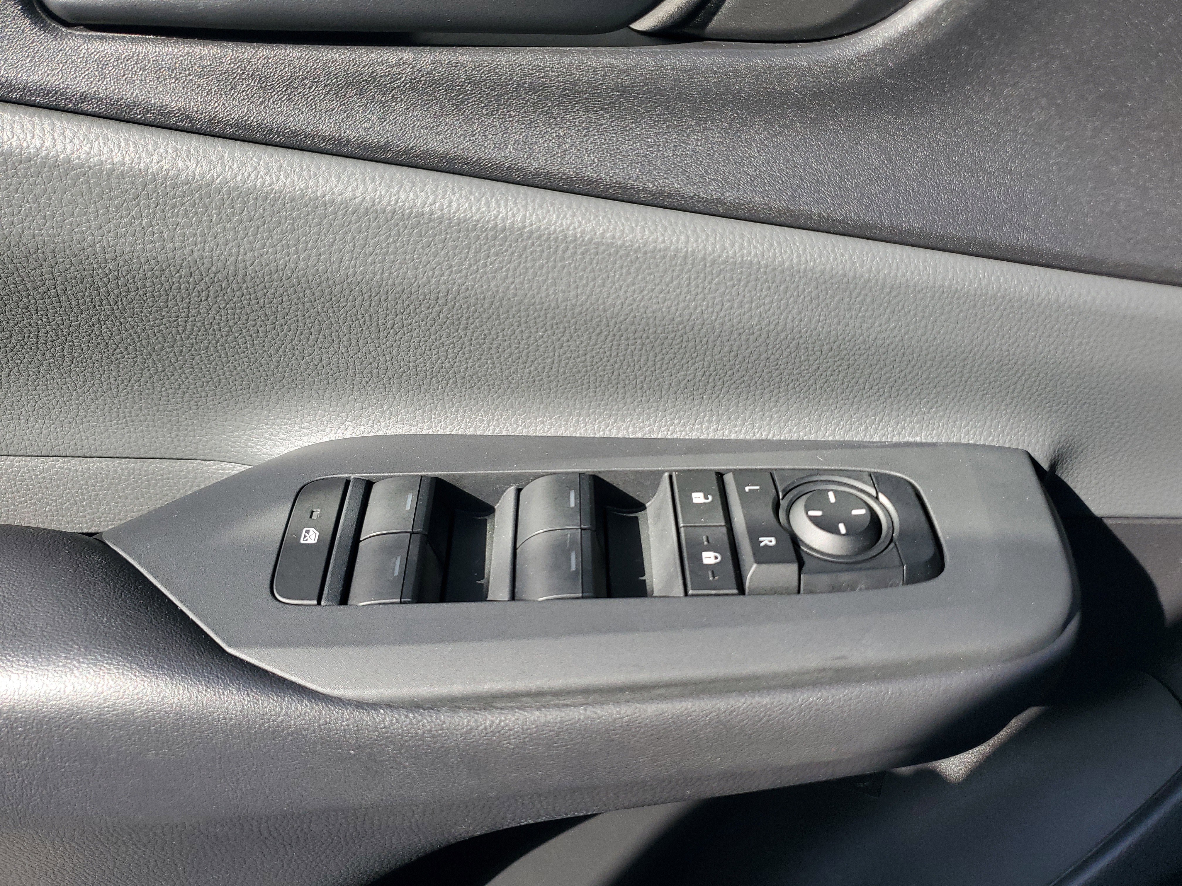 Used 2025 Toyota Prius LE image 22