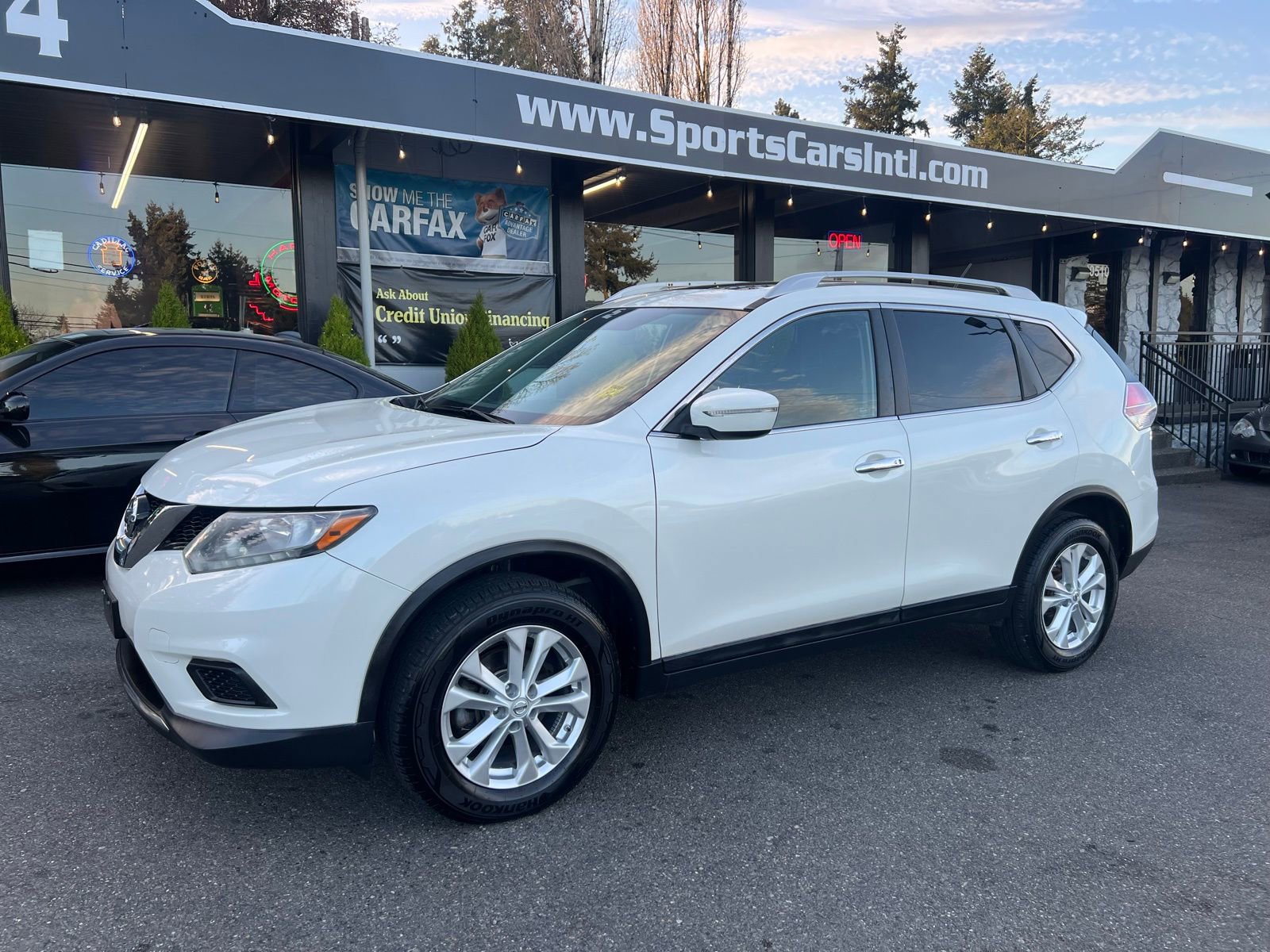 Used 2015 Nissan Rogue SV w/ SV Moonroof Package image 5