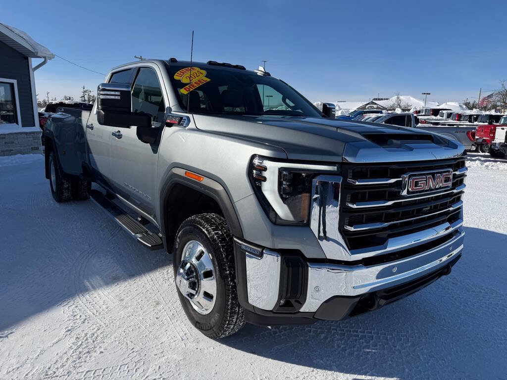 Used 2024 GMC Sierra 3500 SLT w/ SLT Premium Package image 7
