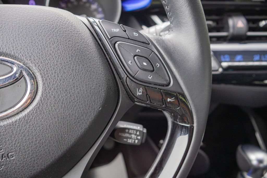 Used 2020 Toyota C-HR XLE FWD image 22