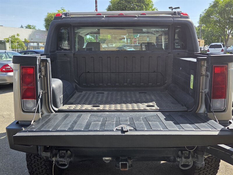 Used 2005 HUMMER H2 SUT w/ Preferred Equipment Group AWD/4WD image 10