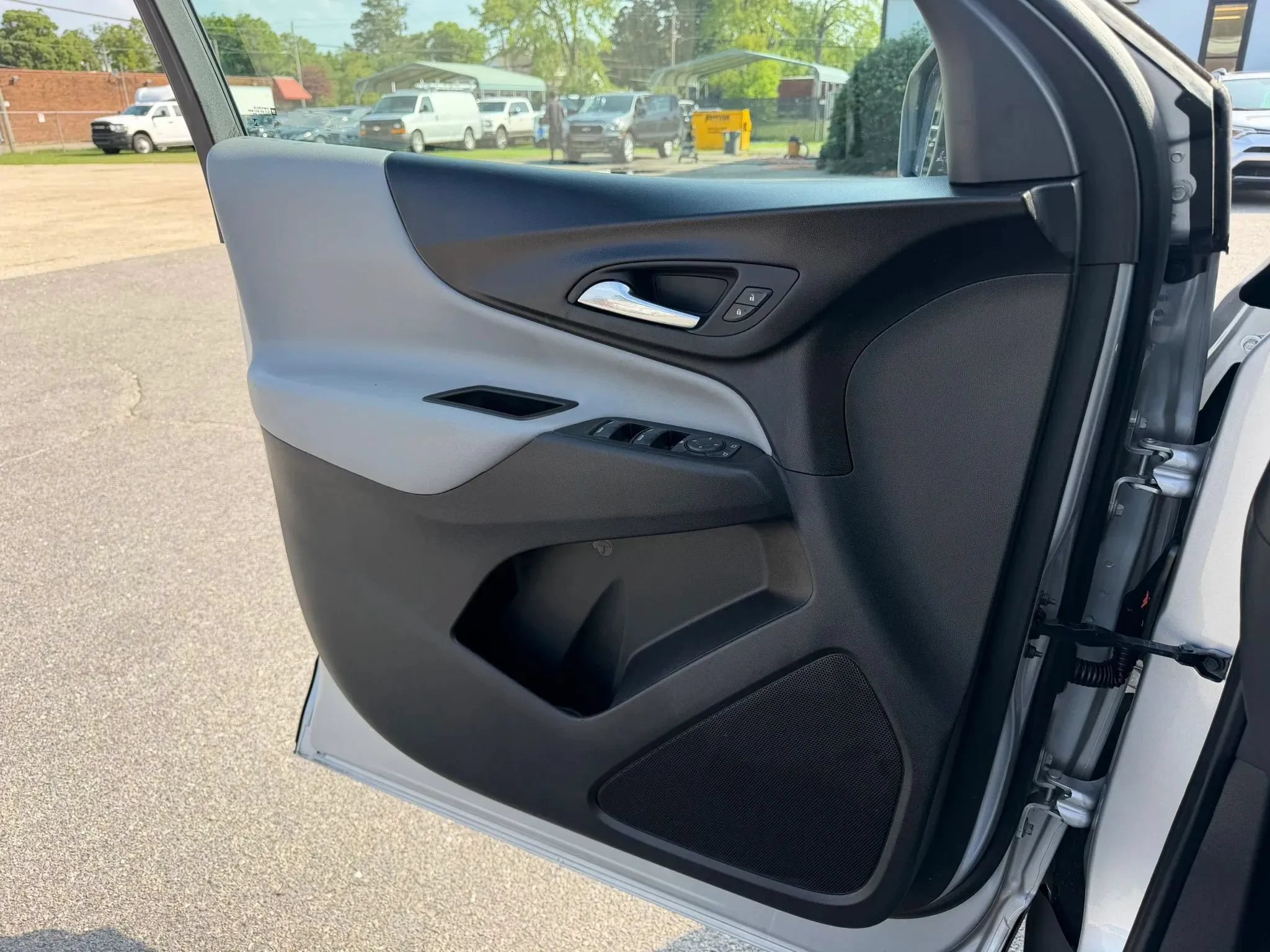 Used 2021 Chevrolet Equinox LS w/ LS Convenience Package FWD image 26