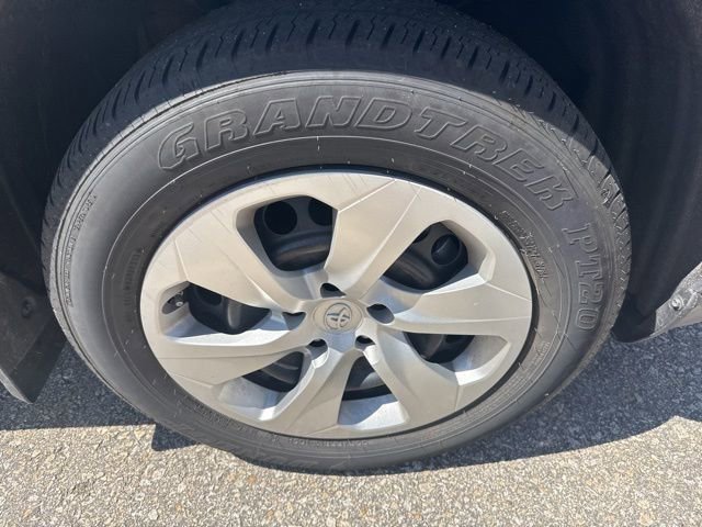 Used 2023 Toyota RAV4 LE AWD/4WD image 4