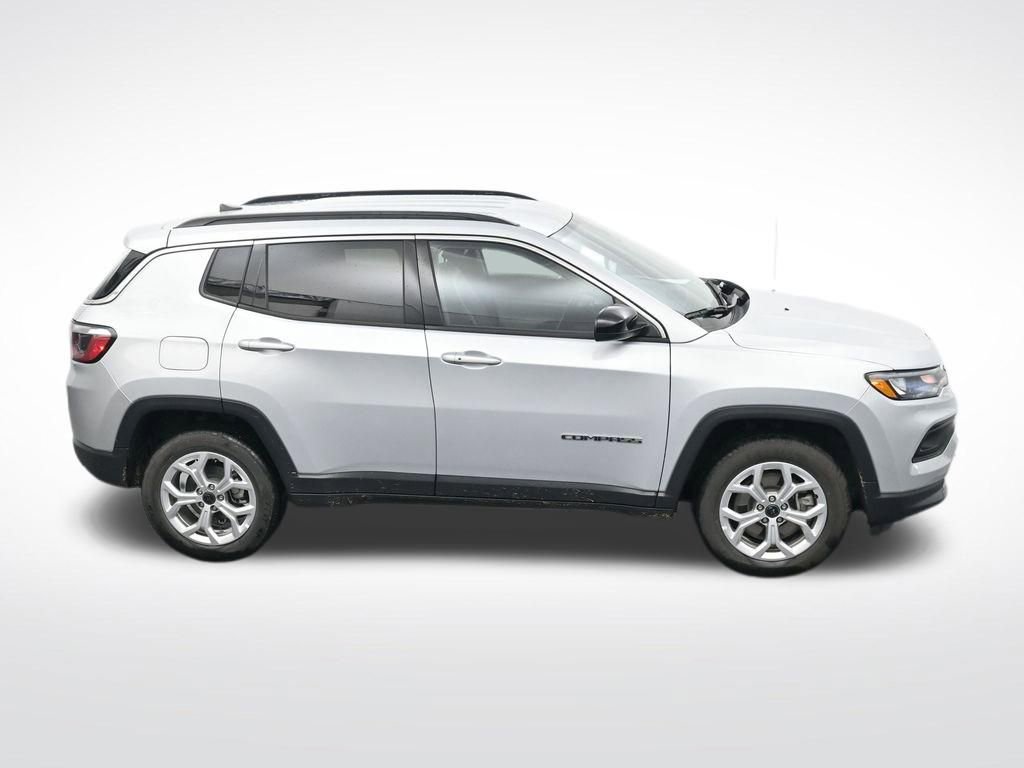 Used 2025 Jeep Compass Latitude image 23
