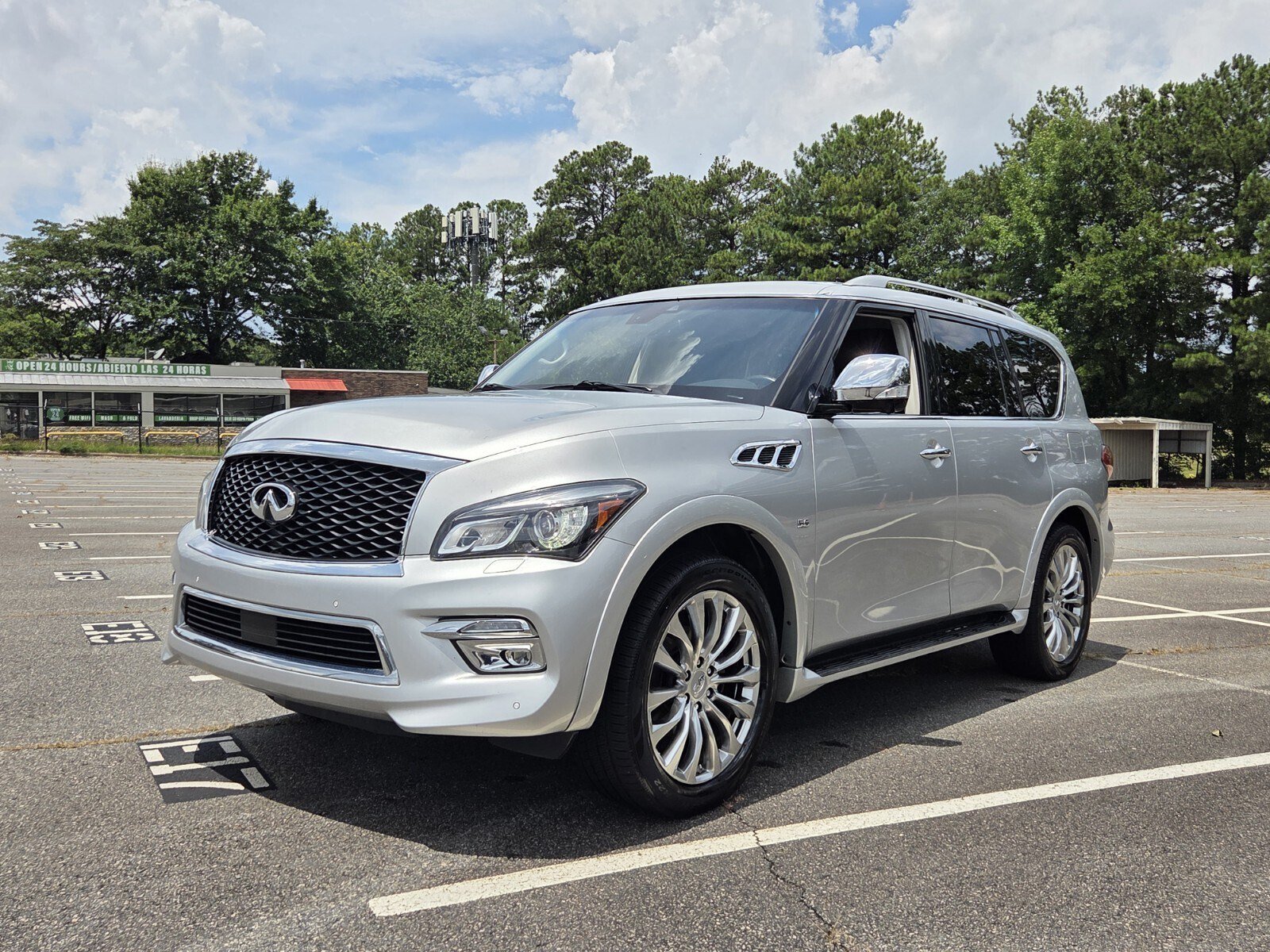 Used 2017 INFINITI QX80 2WD w/ Deluxe Technology Package