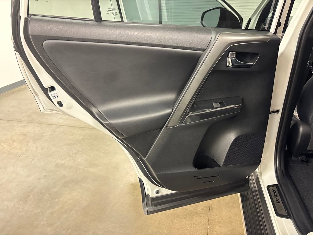 Used 2016 Toyota RAV4 SE image 28
