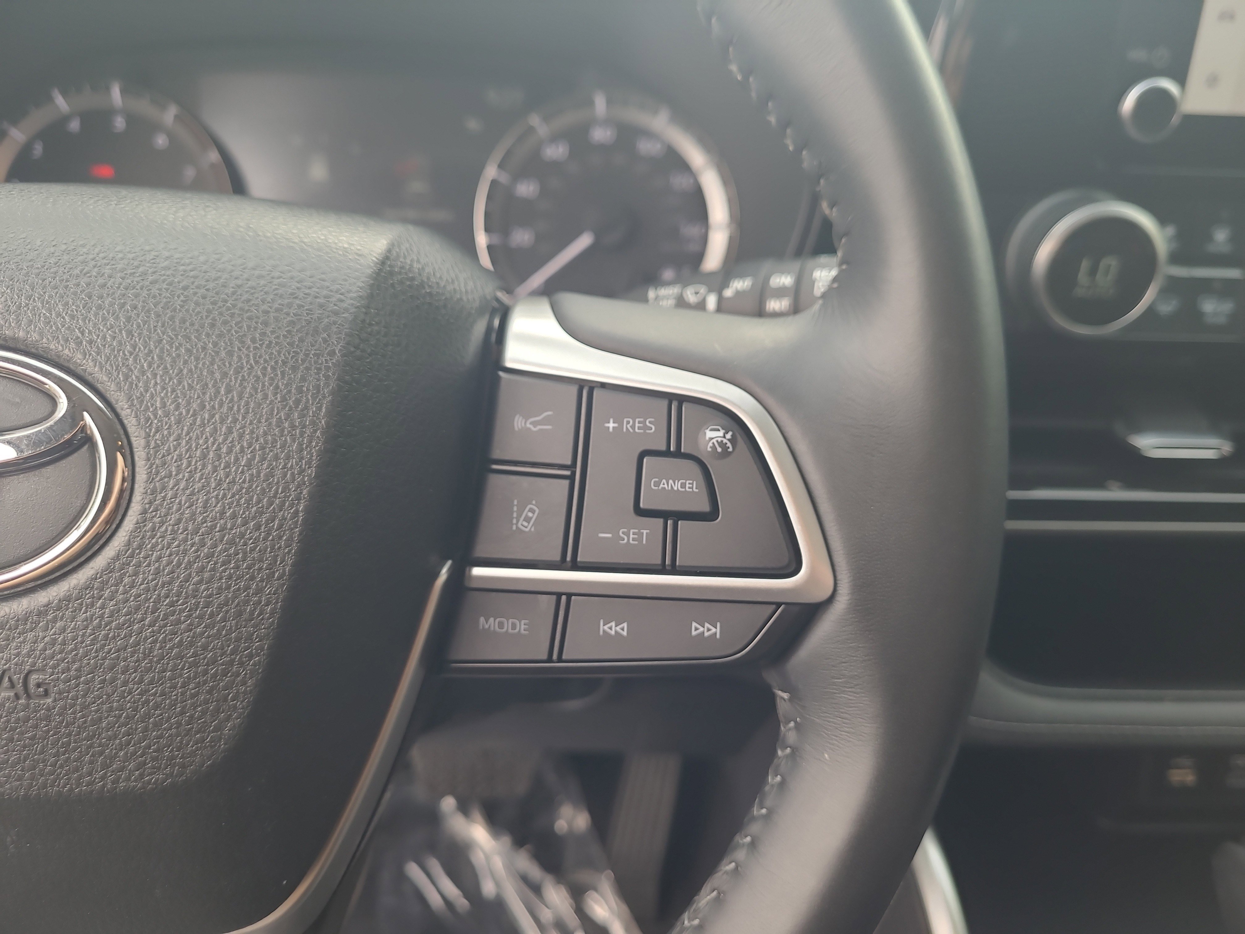 Used 2023 Toyota Highlander LE image 20