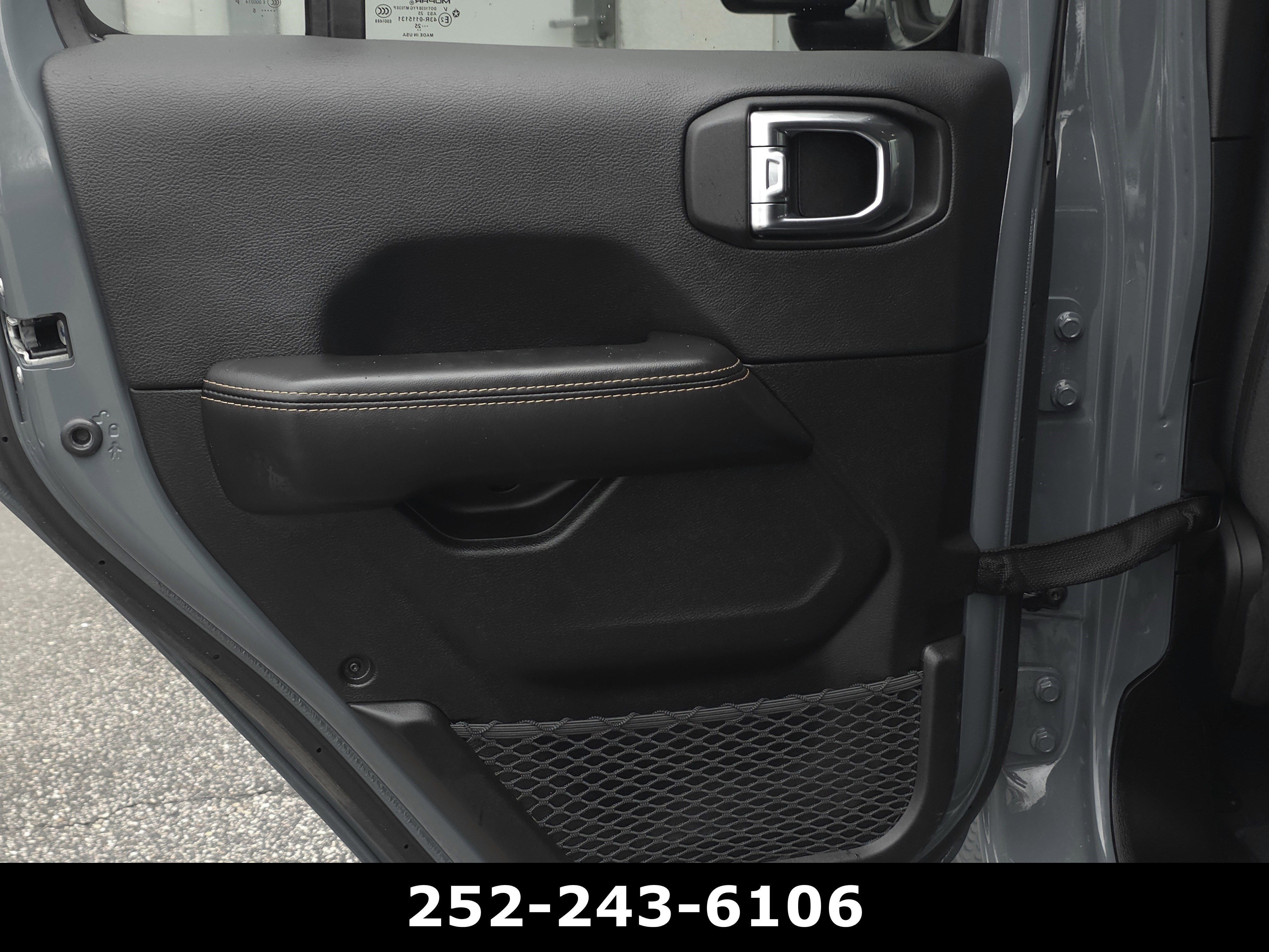 Used 2025 Jeep Wrangler Sahara image 28