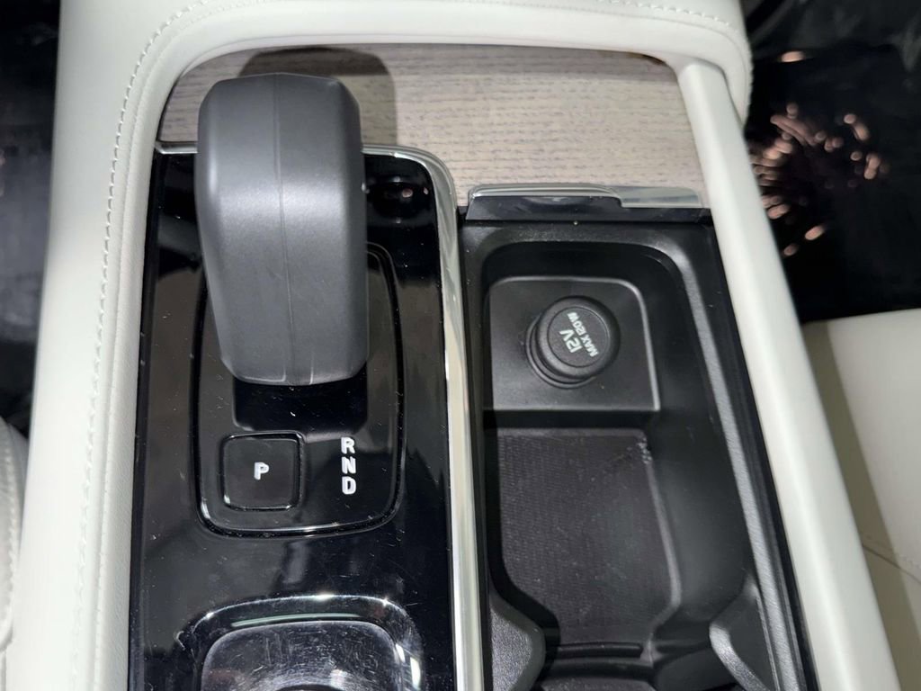 Used 2024 Volvo XC90 T8 Plus w/ Protection Package Premier AWD/4WD image 25