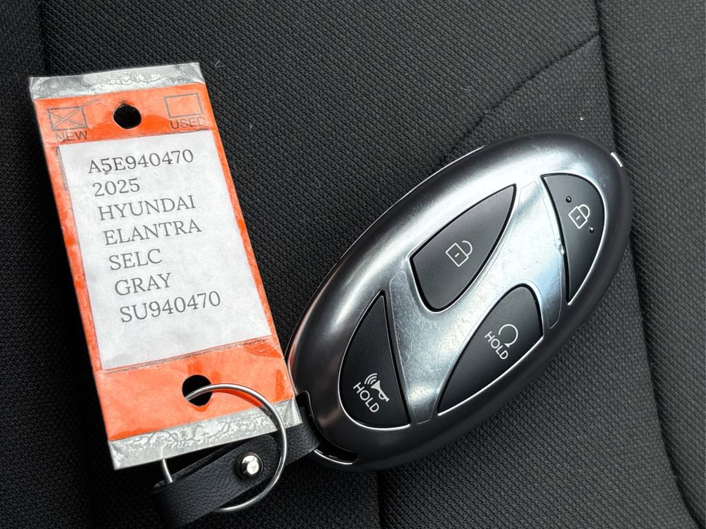 Certified 2025 Hyundai Elantra Sport image 24