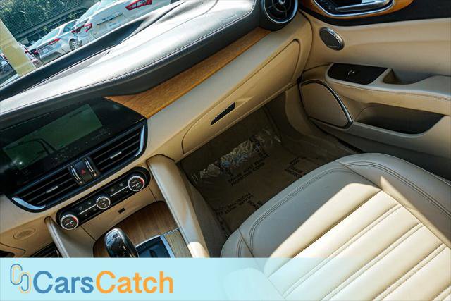 Used 2017 Alfa Romeo Giulia Ti w/ Lusso Light Wood Package image 26