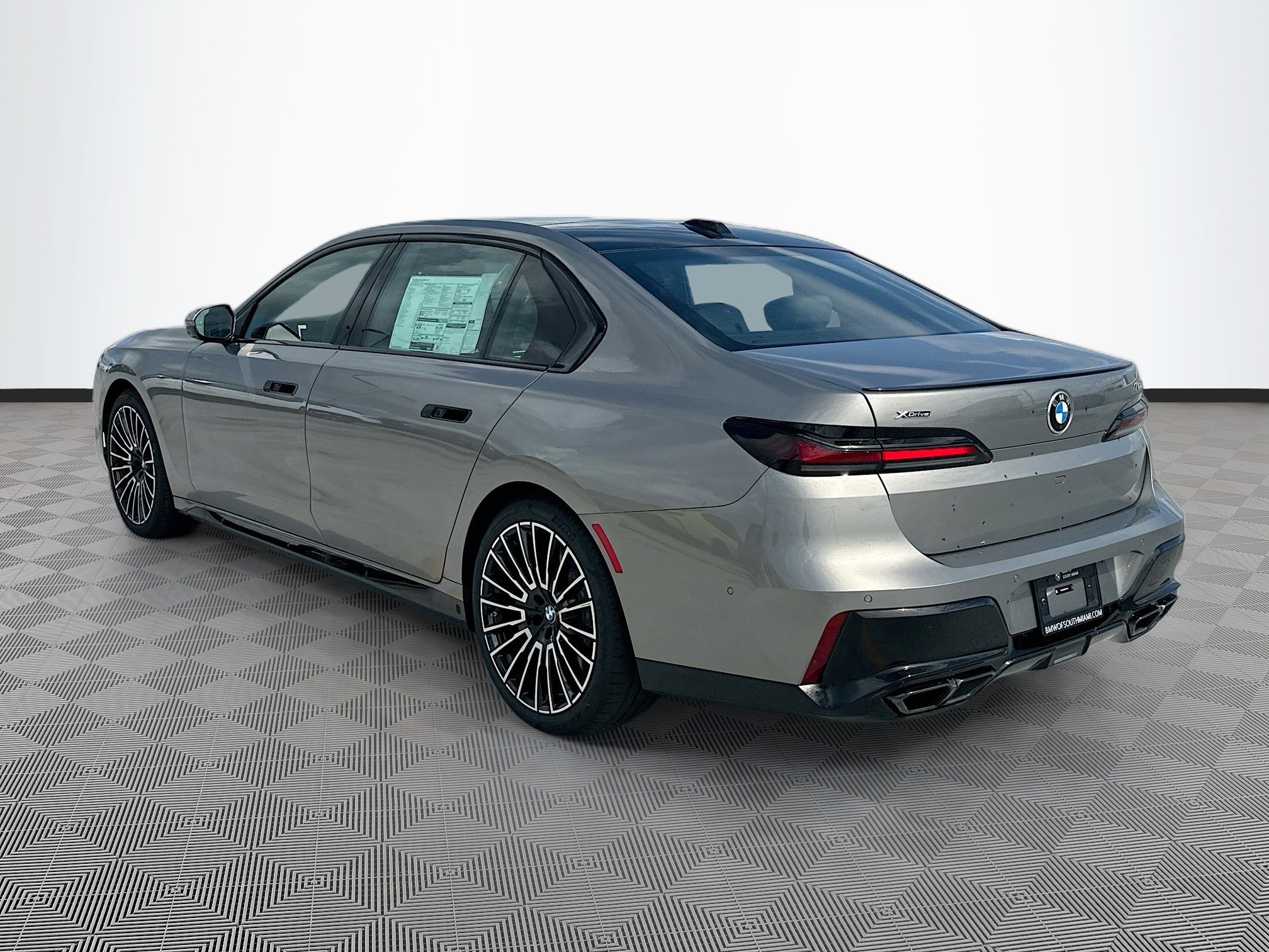 Used 2025 BMW 760i xDrive w/ Executive Package image 5