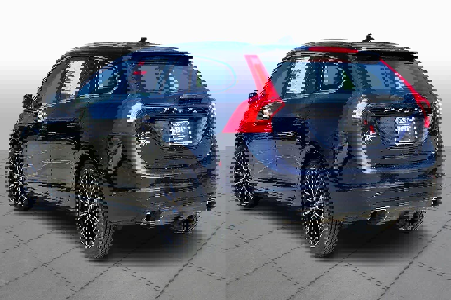 Used 2017 Volvo V60 T5 Platinum w/ Climate Package image 12