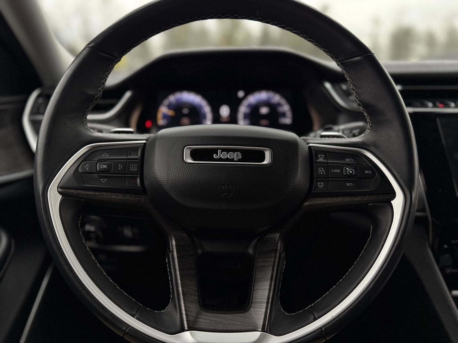 Used 2022 Jeep Grand Cherokee Limited image 16