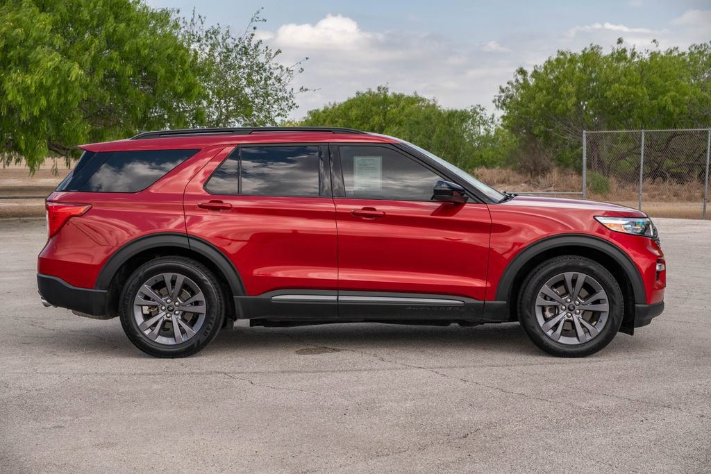 Used 2023 Ford Explorer XLT w/ Equipment Group 202A image 8
