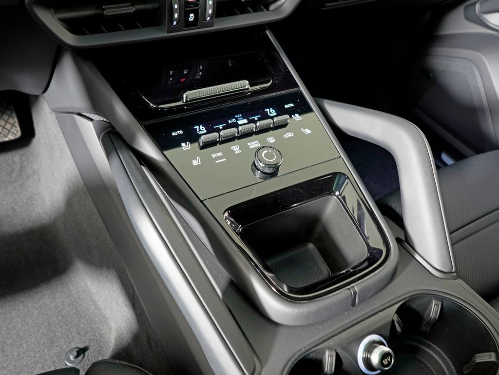 Certified 2026 Porsche Cayenne AWD/4WD image 29