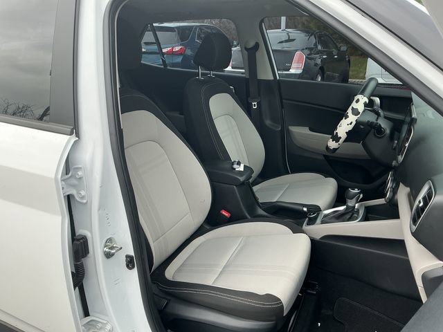 Certified 2024 Hyundai Venue SEL FWD image 29