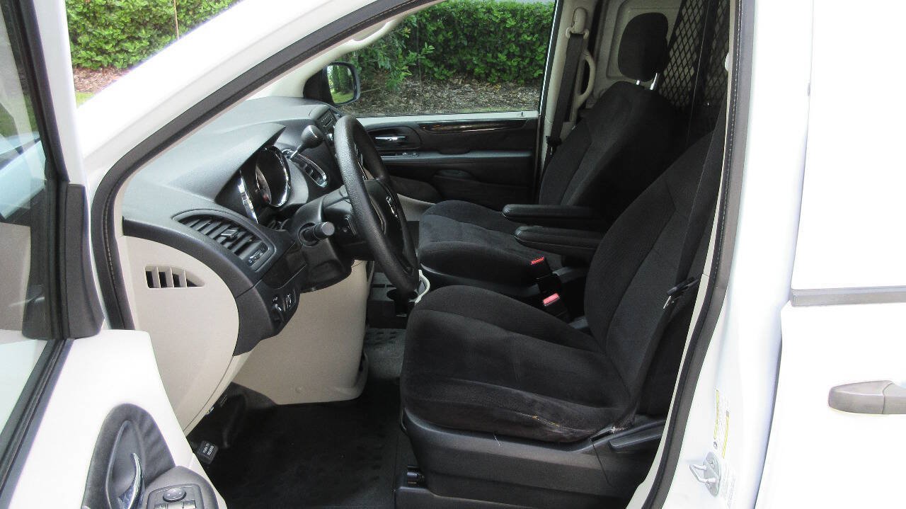 Used 2014 RAM C/V Tradesman FWD image 9